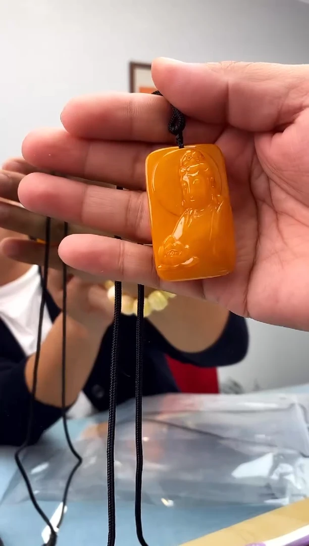 蜜蜡未镶嵌珠宝奇石假一罚十，微瑕发一件010