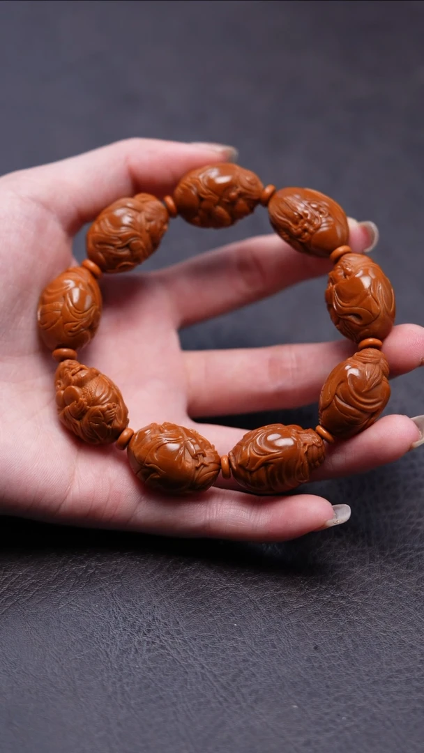 把件橄榄核立雕八仙