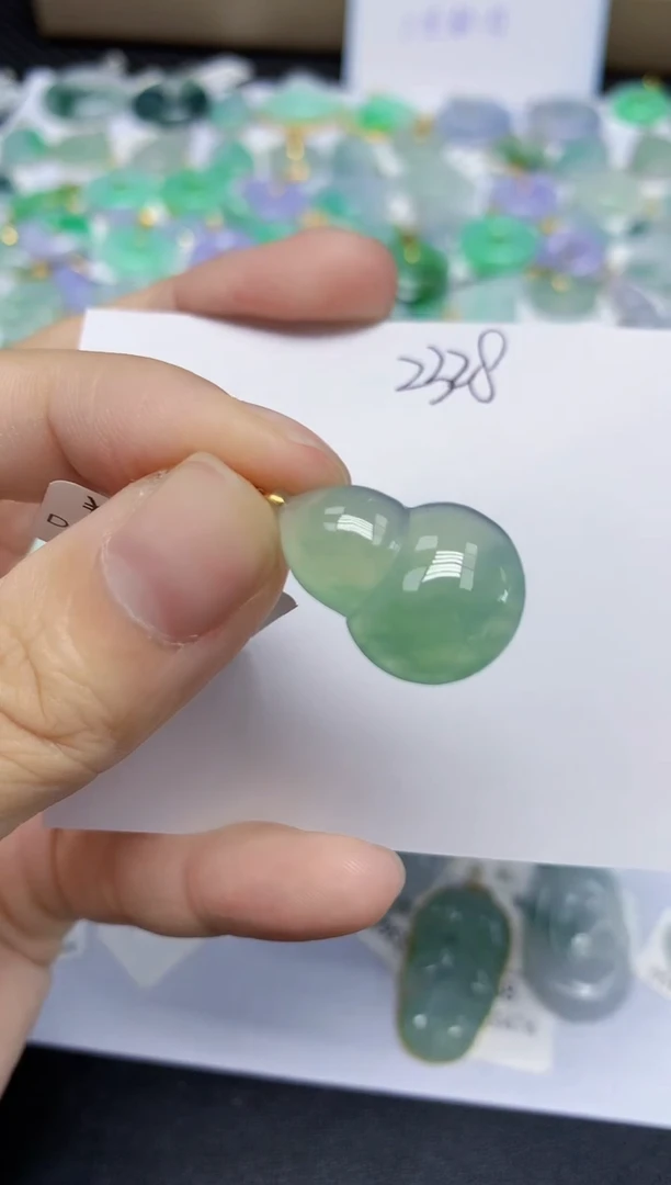 翡翠18K金镶嵌颈饰天然缅甸翡翠A货