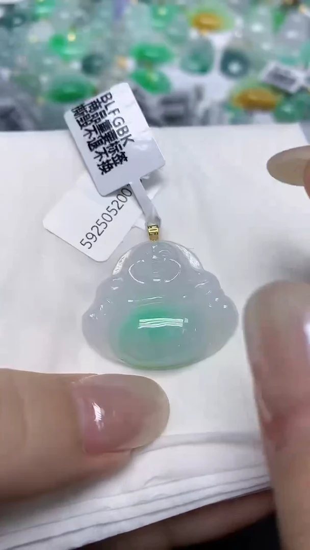 翡翠18K金镶嵌颈饰天然缅甸翡翠A货