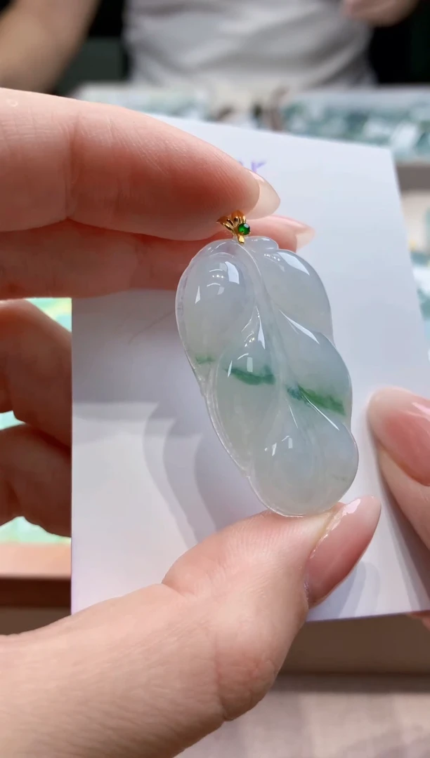 翡翠18K金镶嵌颈饰天然缅甸a货翡翠