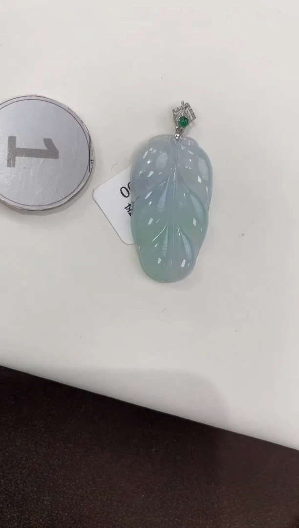 颈饰18K金镶嵌翡翠天然缅甸a货翡翠