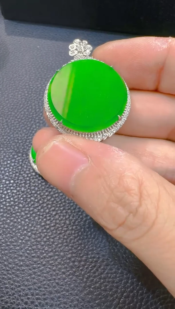 翡翠18K金镶嵌吊坠(赠链)天然a货翡翠