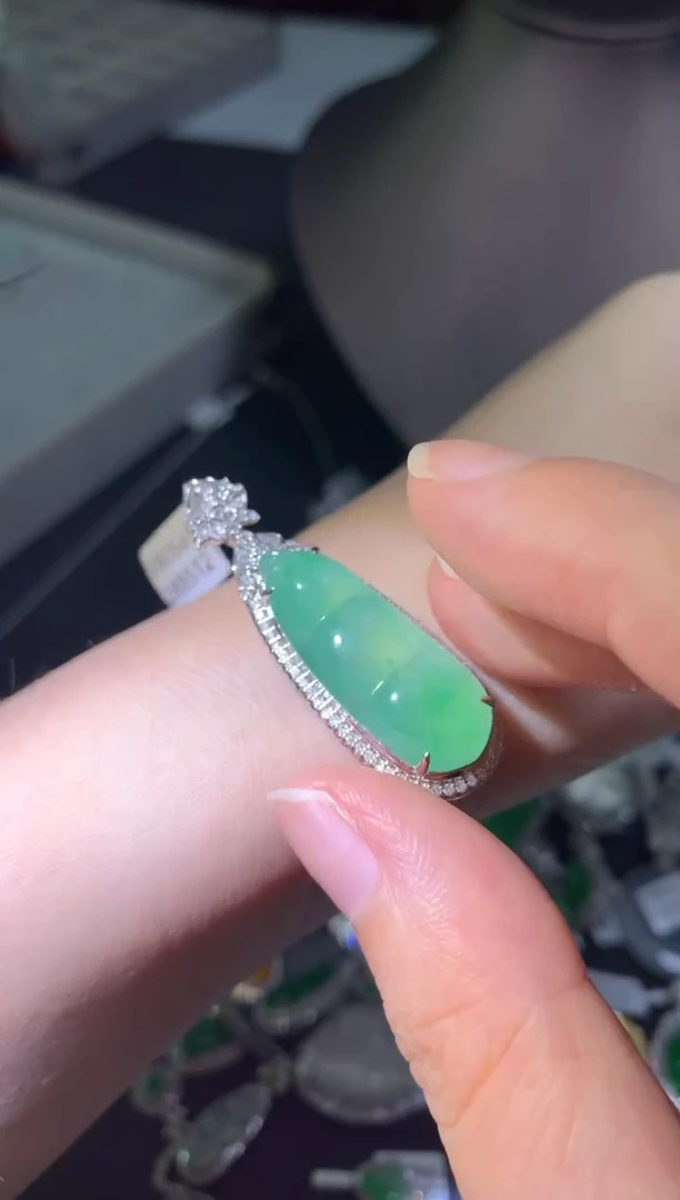 吊坠(不含链)18K金镶嵌翡翠吊坠