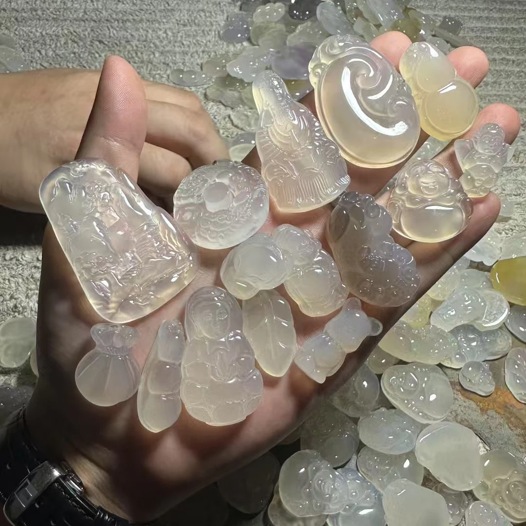 天然高冰白玛瑙山水牌佛公祥云锁如意雕刻吊坠挂件多样性发货一个