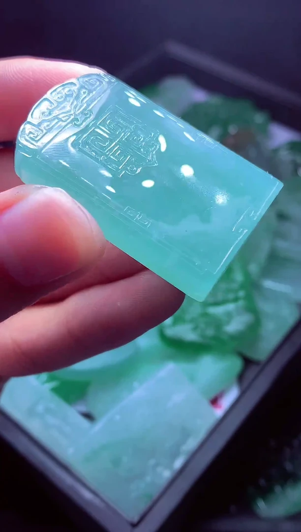 未镶嵌定制翡翠粉*?毛货翡翠定制