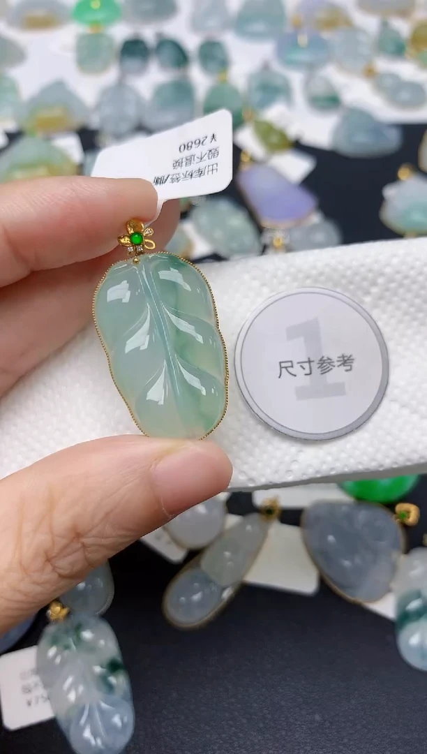 翡翠18K金镶嵌颈饰天然缅甸A货翡翠