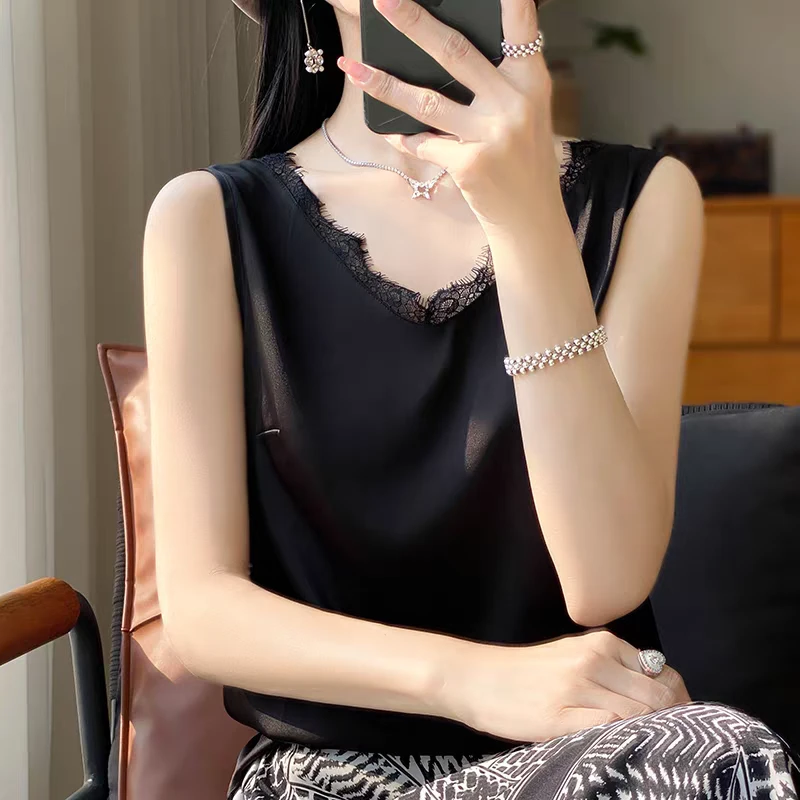 气质拼接蕾丝边V领背心打底
