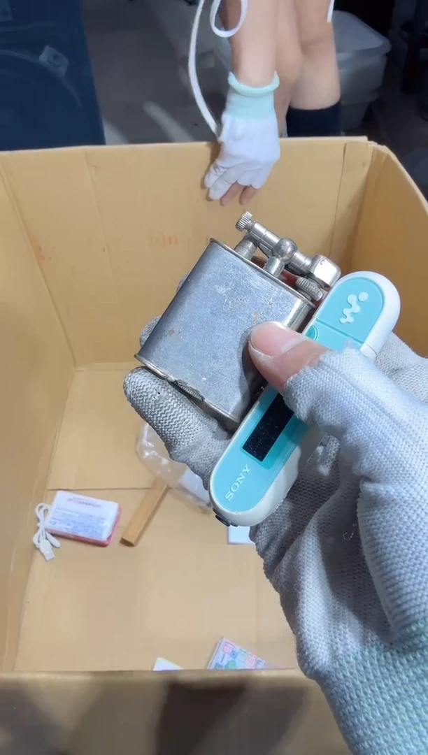 8新J****?   186中古商品，瑕疵品，不保好坏。