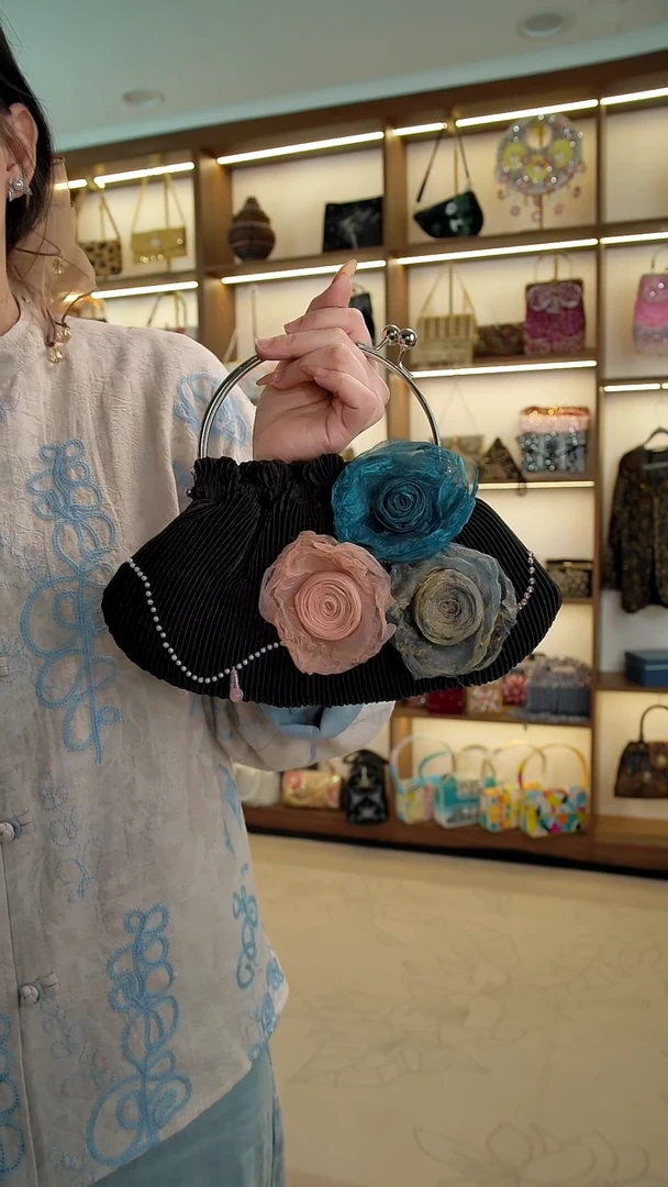 织物34百格汇手工串珠包