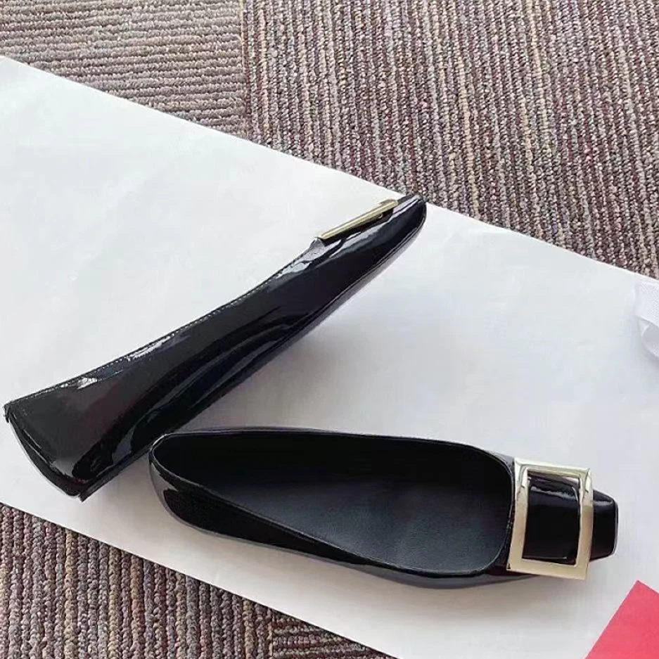 【漆皮平底】时尚方扣平底单鞋