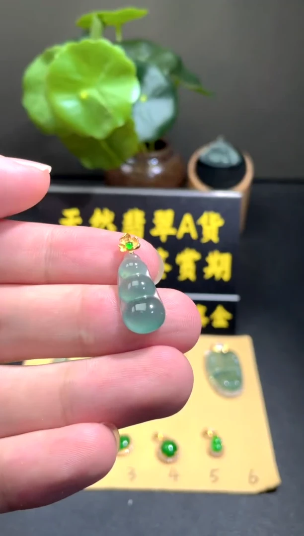 颈饰18K金镶嵌翡翠翡翠A货