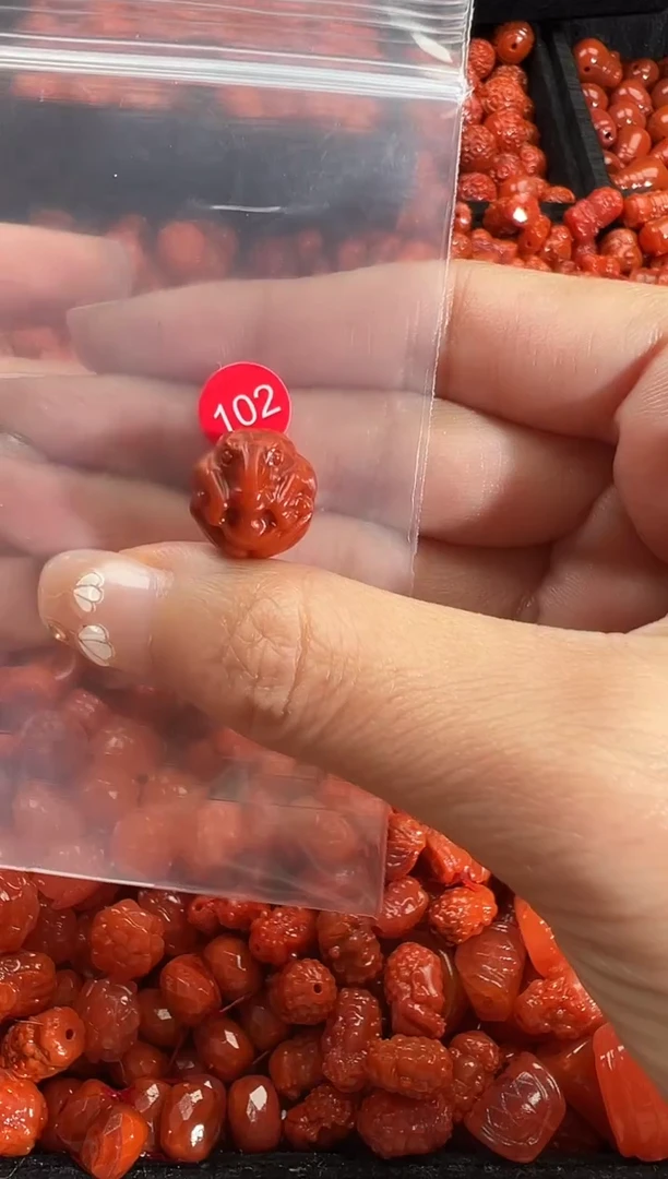 颈饰未镶嵌南红玛瑙1