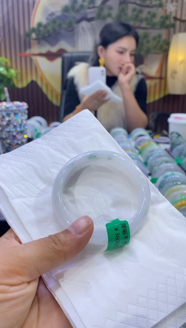 【闪购商品】翡翠手镯未镶嵌多人09307