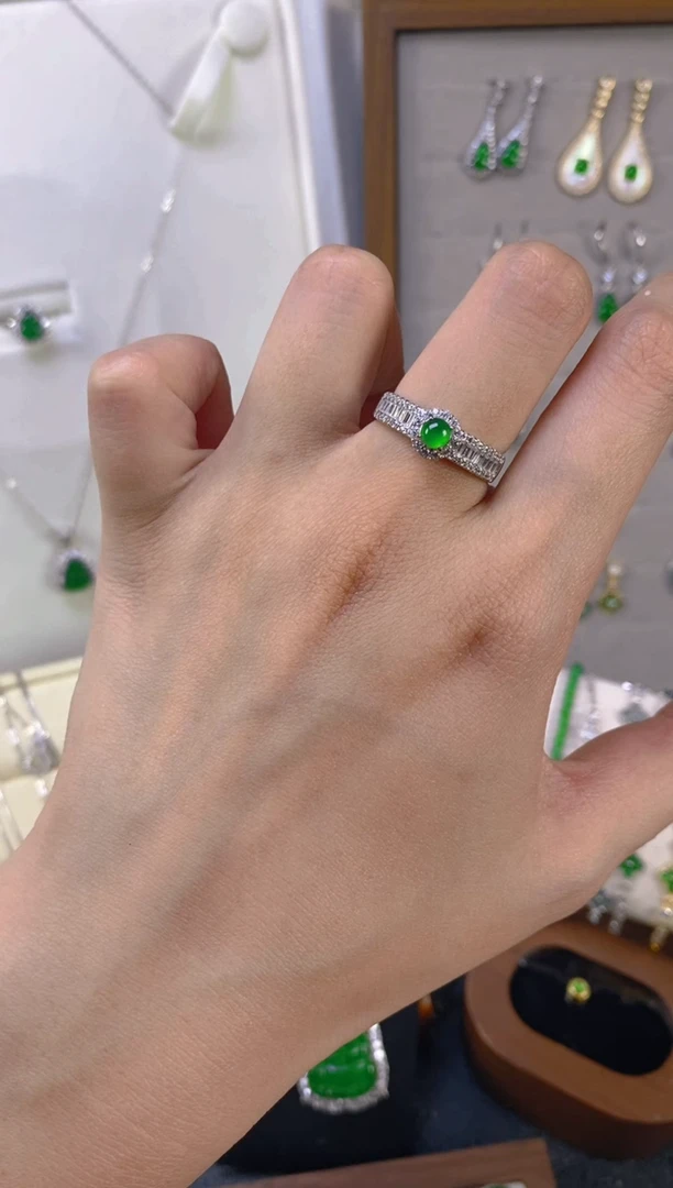 未镶嵌戒指翡翠多样性