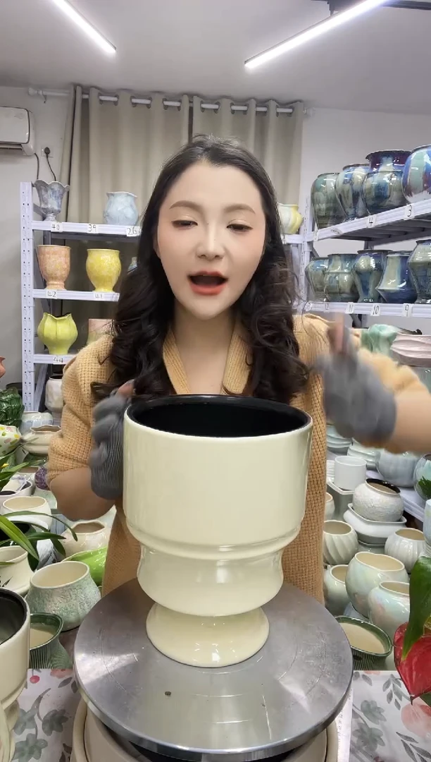 【12.4号】  花盆  高 ：  24.5  口：18