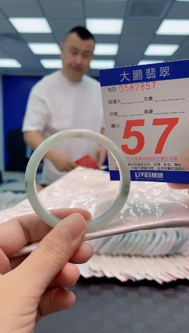 翡翠手镯未镶嵌AAAAAAAA