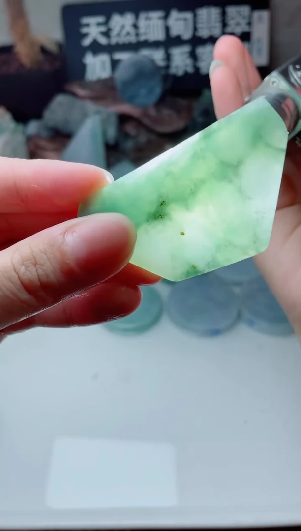 翡翠未镶嵌颈饰2999......