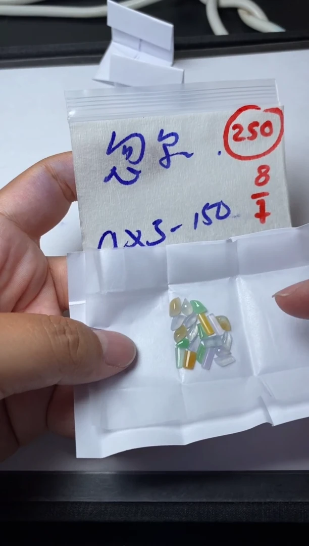 定制翡翠未镶嵌忽**夏缅甸天然翡翠A货250