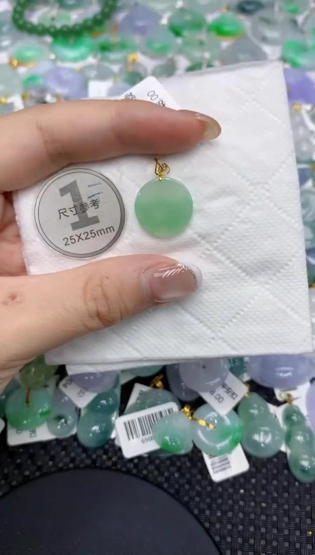 颈饰18K金镶嵌翡翠111111111
