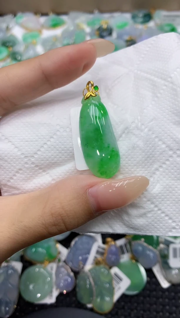 颈饰18K金镶嵌翡翠111111111111