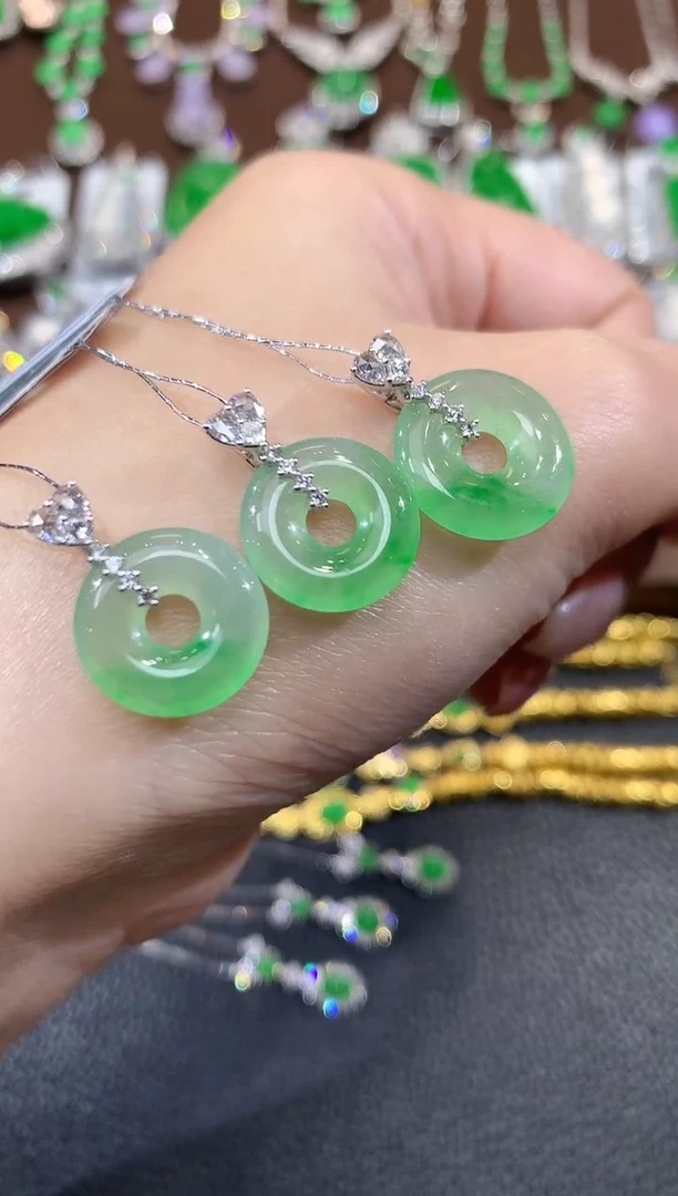 吊坠(不含链)18K金镶嵌翡翠A41 多样性发货一件