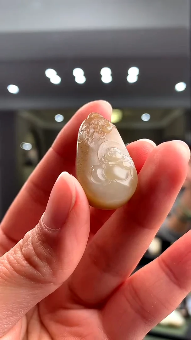 颈饰未镶嵌和田玉挂件