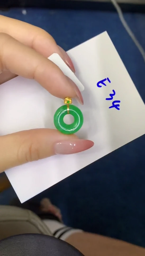 翡翠18K金镶嵌颈饰缅甸天然翡翠A货