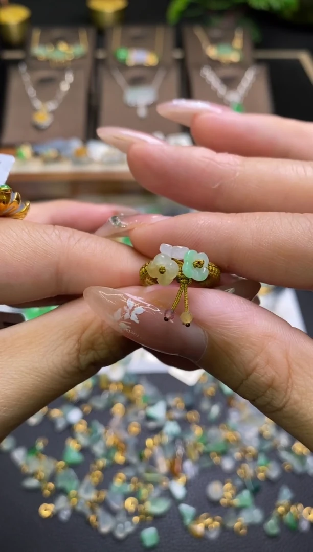 翡翠未镶嵌颈饰净货39544