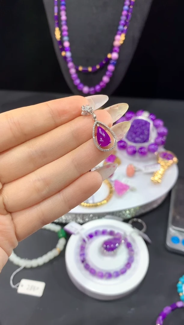 18K金镶嵌苏纪石（舒俱来）.吊坠
