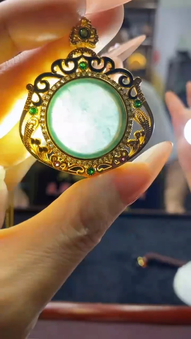 翡翠未镶嵌颈饰2415