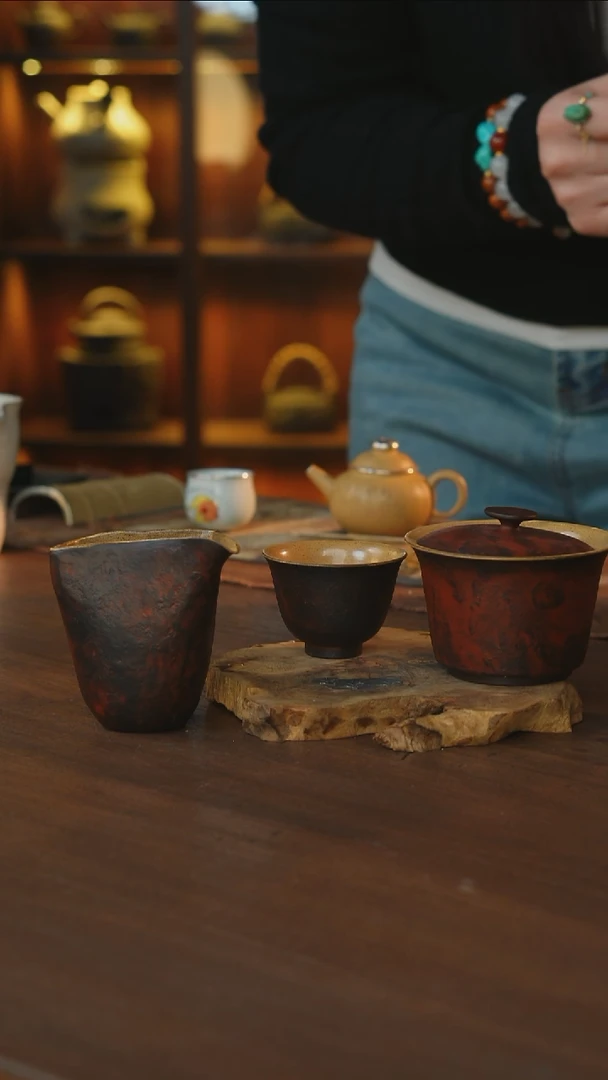 红泥宽盖碗加公道杯加小杯..