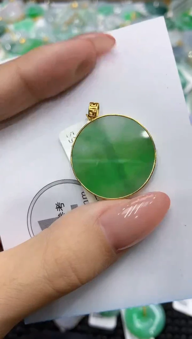 颈饰18K金镶嵌翡翠111111111111