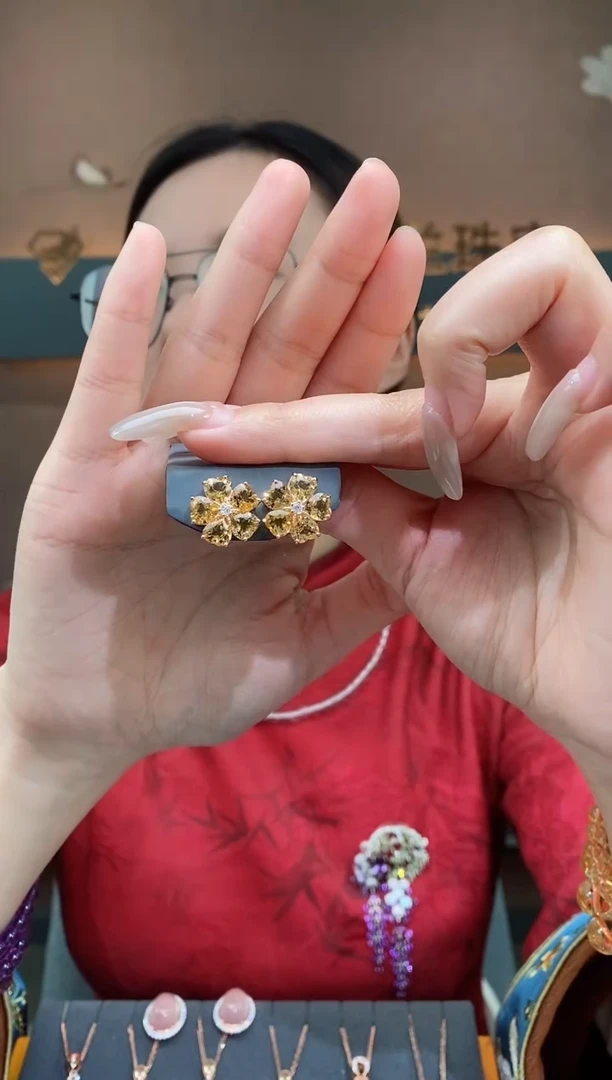 【闪购商品】黄晶耳钉银S925镶嵌黄晶耳钉