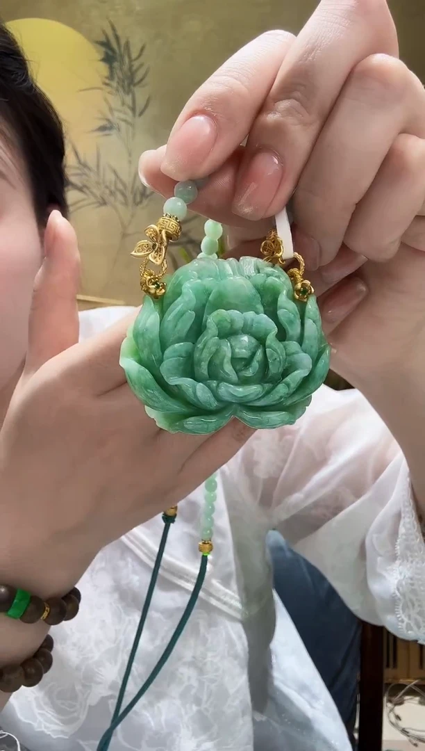 颈饰未镶嵌翡翠吊坠
