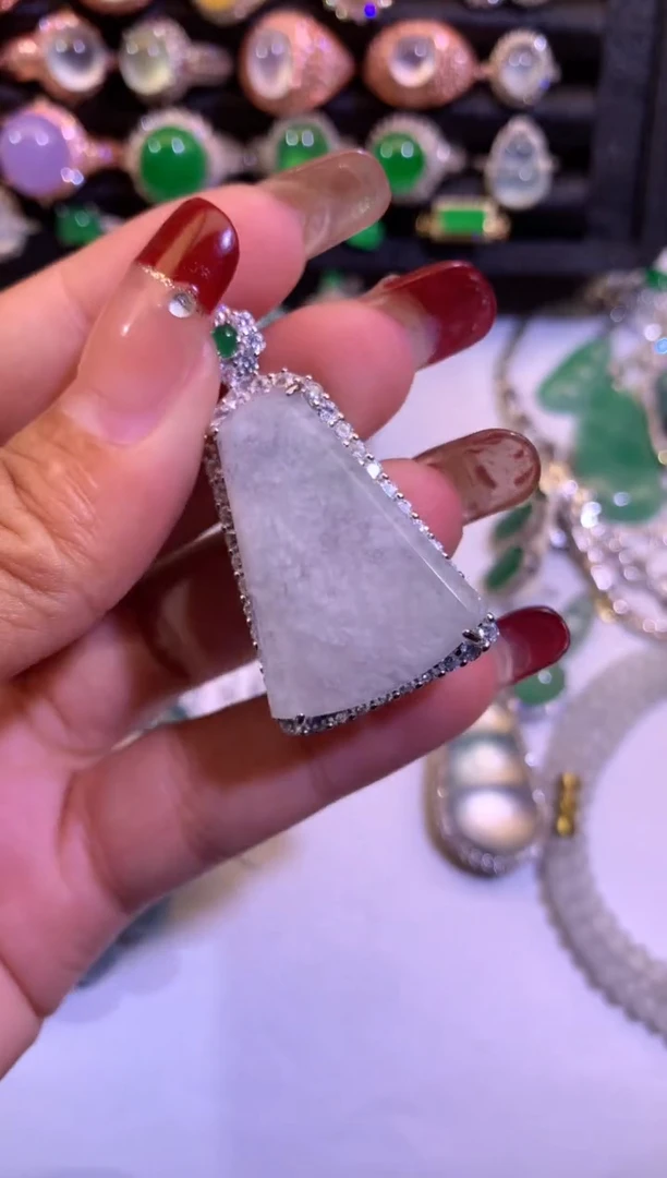 【闪购商品】翡翠颈饰未镶嵌缅甸天然A货翡翠