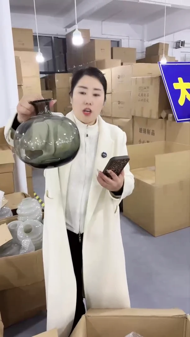 【闪购商品】玻璃唐总花瓶厂-微瑕-K06XU