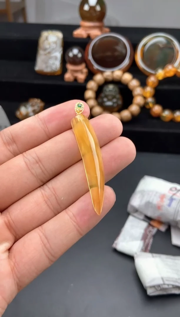 琥珀颈饰未镶嵌金绞蜜随形吊坠