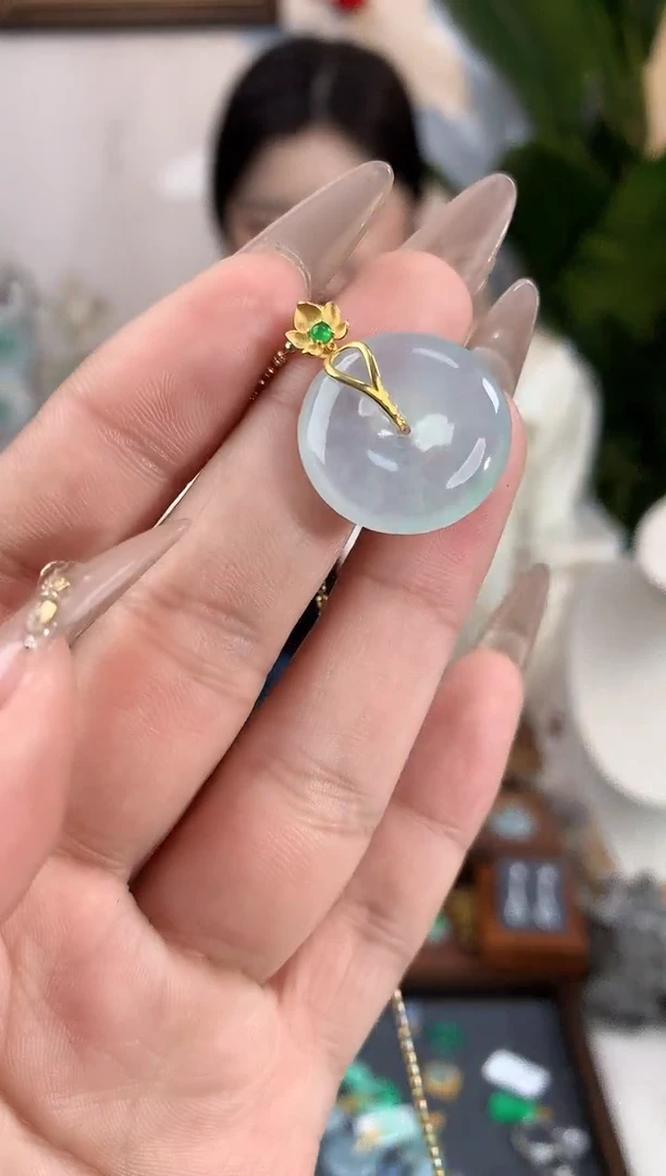 【闪购商品】翡翠吊坠(不含链)18K金镶嵌平安扣