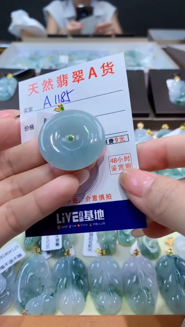 颈饰18K金镶嵌翡翠天然缅甸a货翡翠