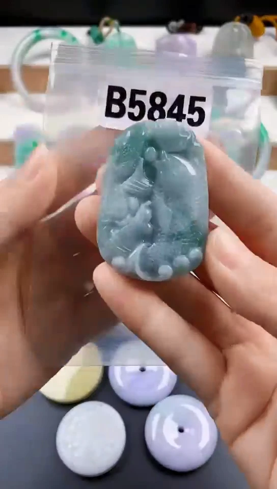 颈饰未镶嵌翡翠天然翡翠吊坠挂饰