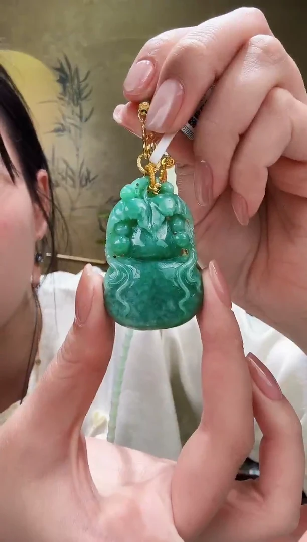 颈饰未镶嵌翡翠吊坠