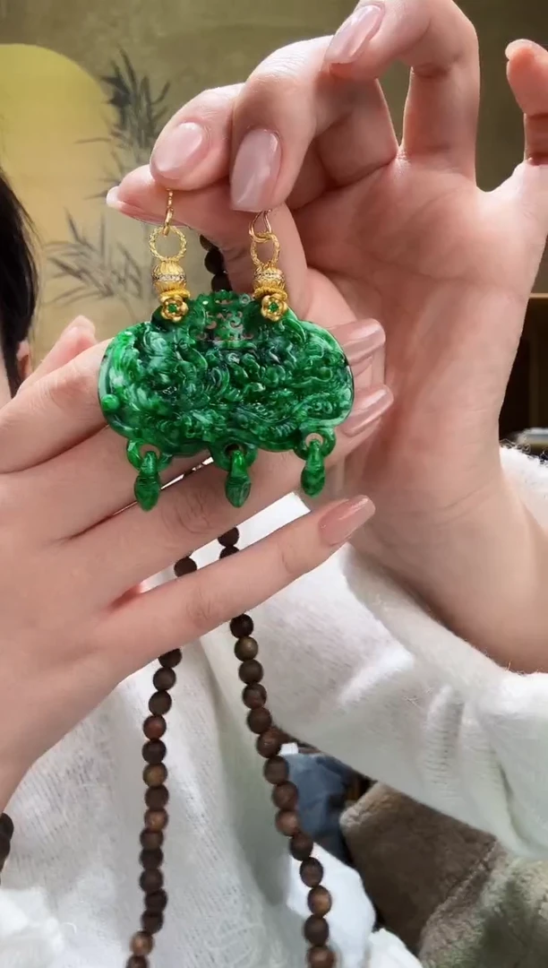 颈饰未镶嵌翡翠吊坠