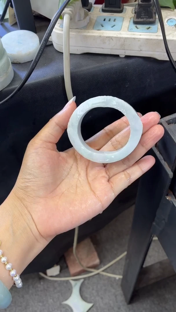 未镶嵌贵妃定制翡翠?****?缅甸天然翡翠手镯定制