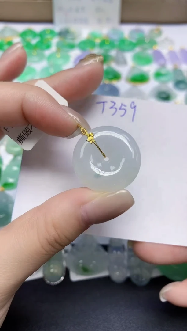 颈饰18K金镶嵌翡翠天然缅甸翡翠A货翡翠百元以上9元证书费自理