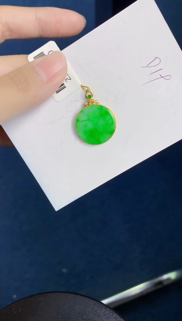 翡翠18K金镶嵌颈饰天然翡翠緬甸A貨