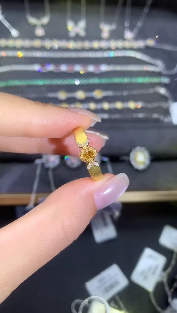 18K金镶嵌戒指/指环钻石。*寻橙钻戒指