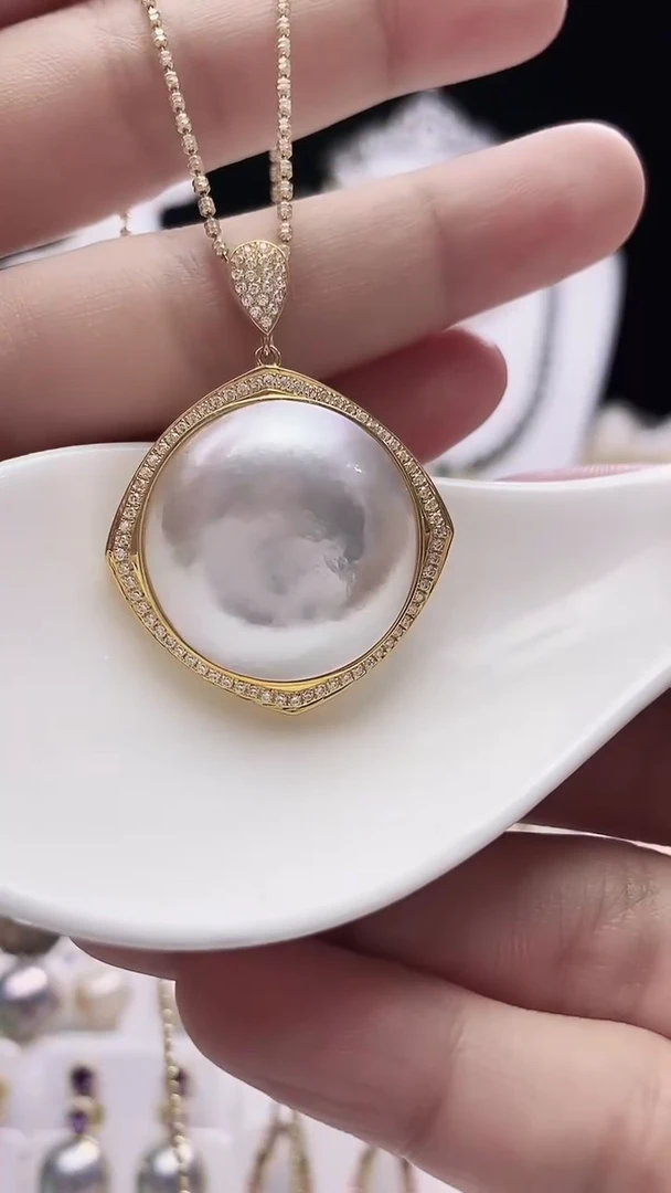 【闪购商品】拼合珍珠（马贝珠）颈饰银S925镶嵌海水马贝吊坠