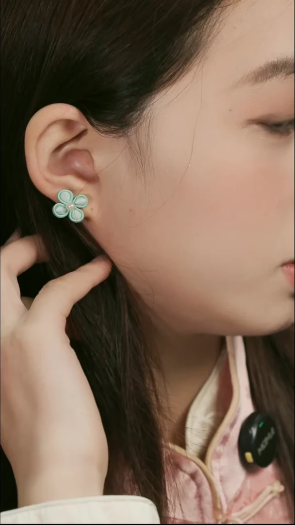 刺绣湘传礼盘扣耳饰