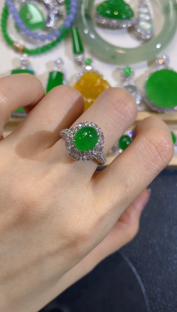 颈饰18K金镶嵌翡翠团购25